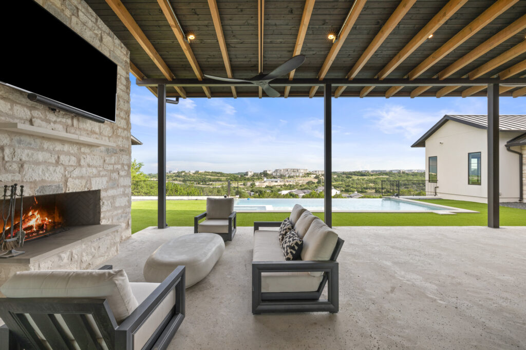 What Features Should You Prioritize When Selecting a Floor Plan for Resale Value in Lake Travis?