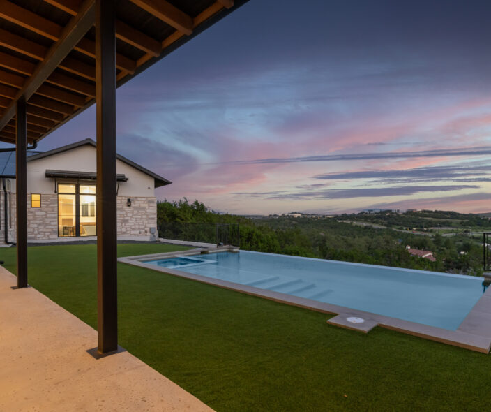 When is the Best Time to Sell a Lake Travis Austin Waterfront House?