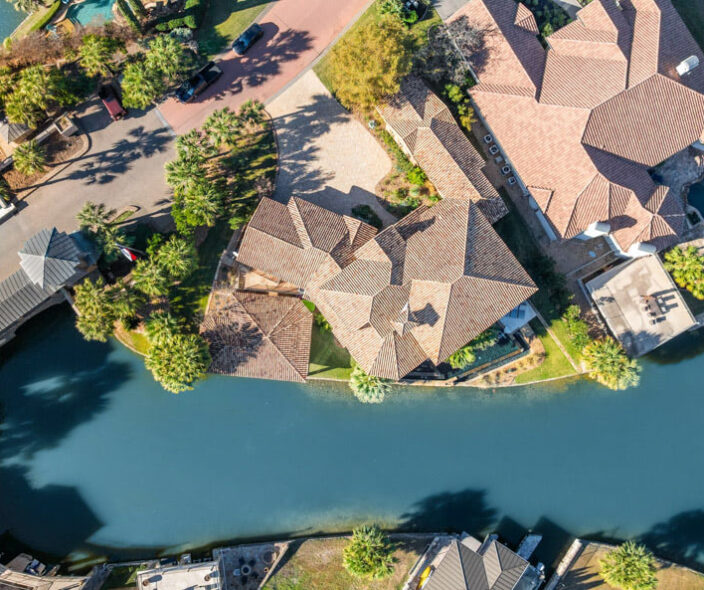 What Drives Lakefront Home Prices in Horseshoe Bay Texas