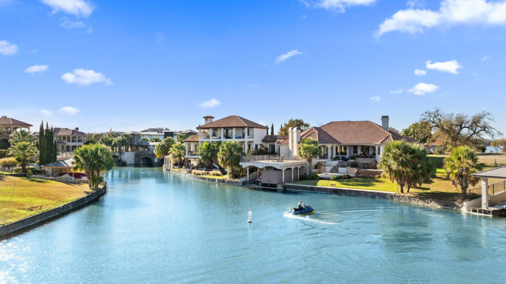 Is Horseshoe Bay or Lake Travis Better for Your Texas Vacation Home?