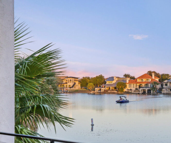 Top Marketing Strategies for Selling a Luxury Lakefront Home in Horseshoe Bay