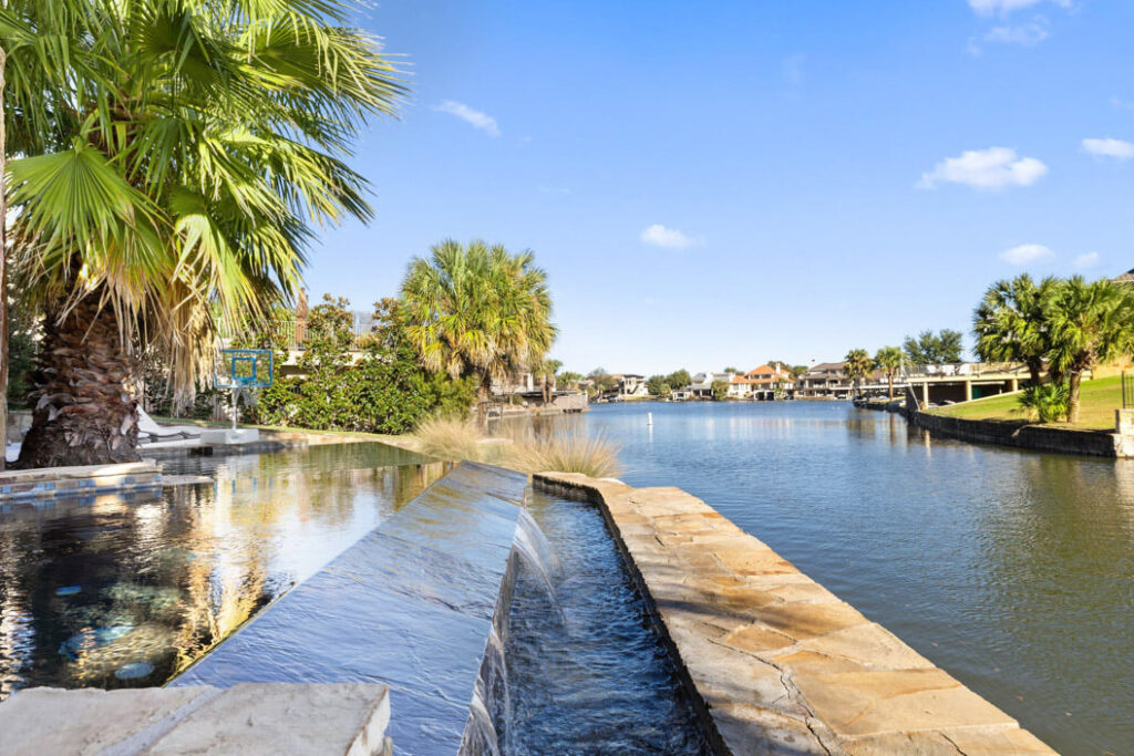 Is Horseshoe Bay or Lake Travis Better for Your Texas Vacation Home?