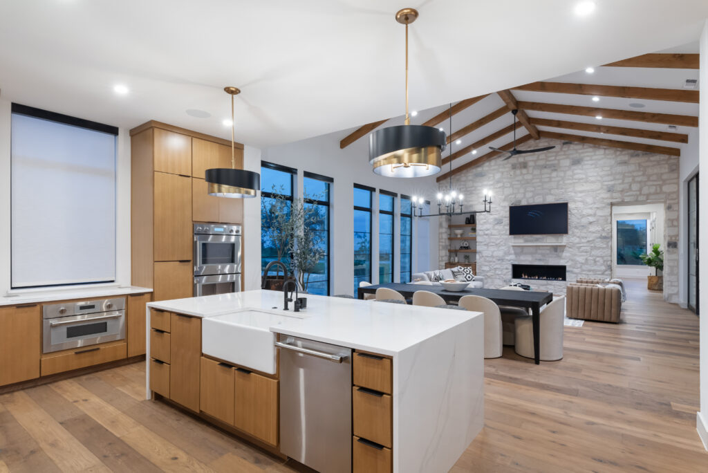 What Features Should You Prioritize When Selecting a Floor Plan for Resale Value in Lake Travis?
