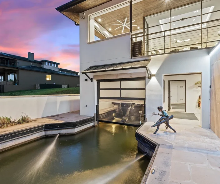 How Can The Seely Group Help You Sell a Horseshoe Bay Waterfront Home?